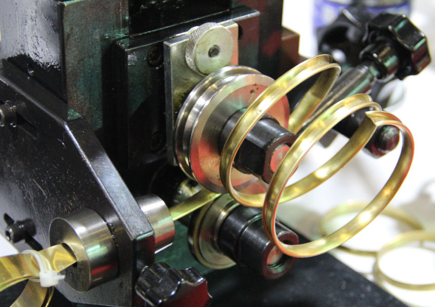 Photo of rolling gold machine